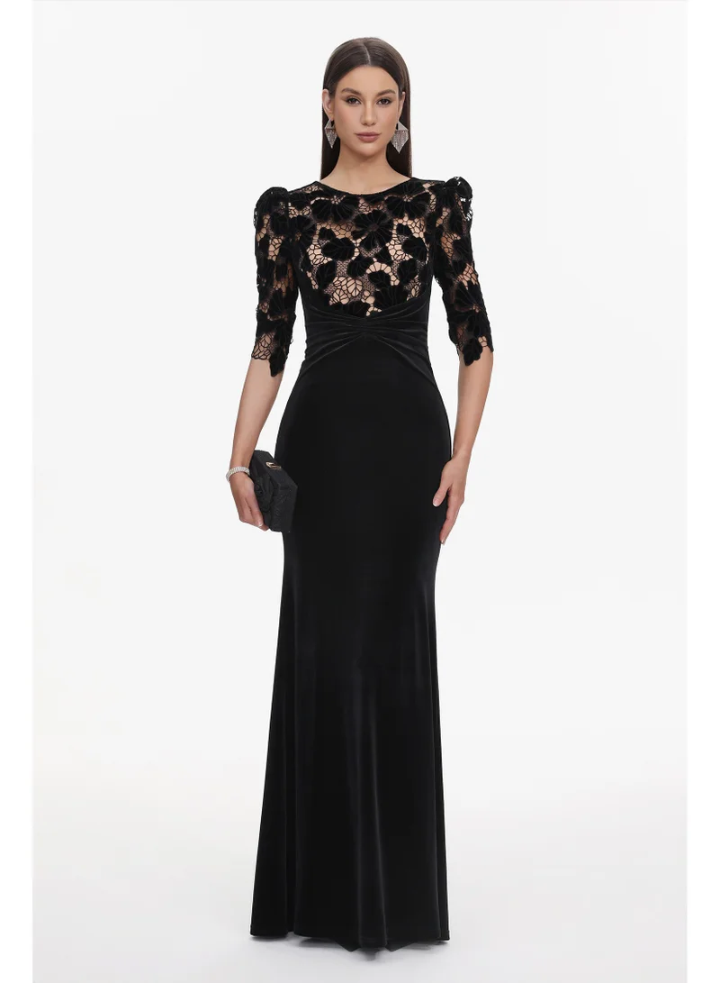 بيلا بارنيت فستان ماكسي أنيق من المخمل والدانتيل بأكمام نصفية بتصميم كوبير الأنيق والمحدد للقوام